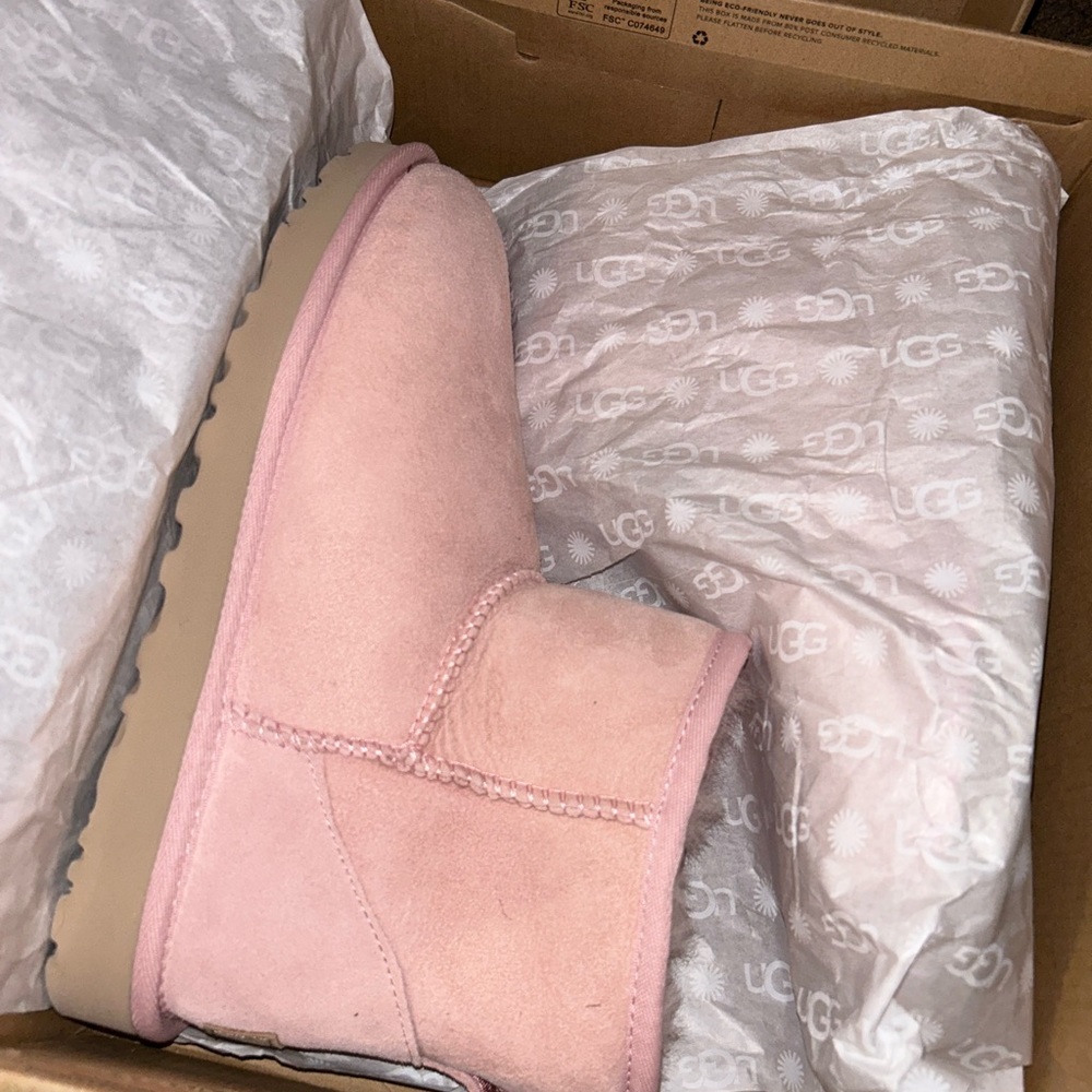 light pink Uggs